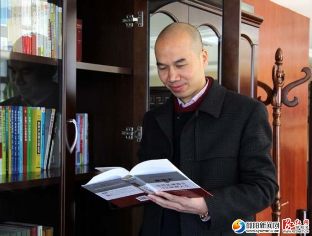 张文楚：十四岁搏击商海 重诚信铸就辉煌(图2)